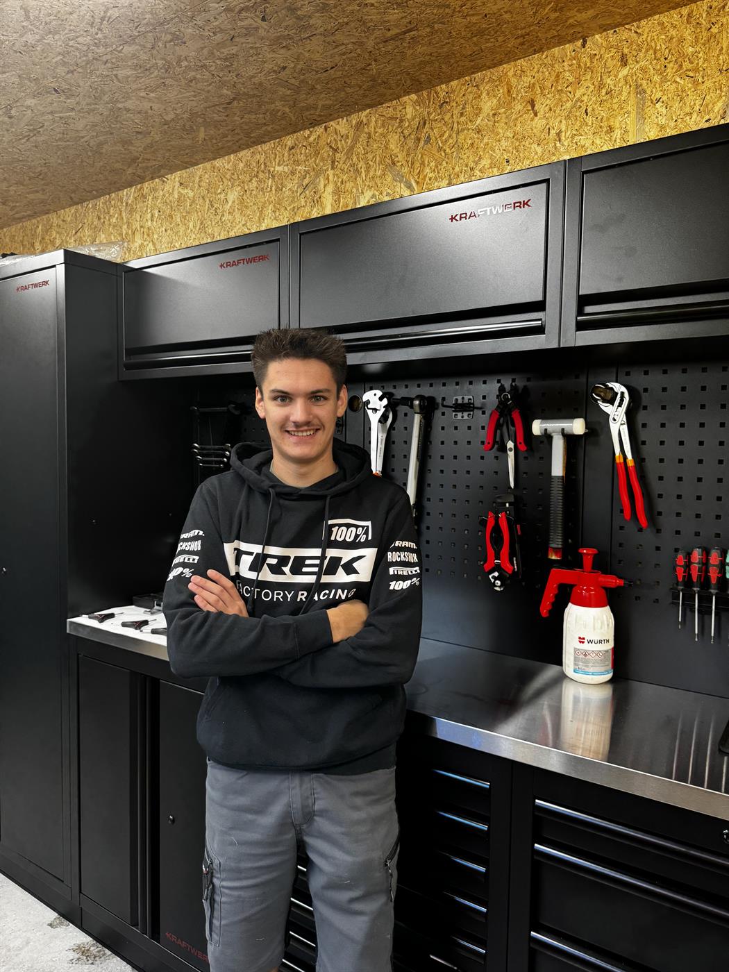 Lucas Studer in seiner Werkstatt in Schlins